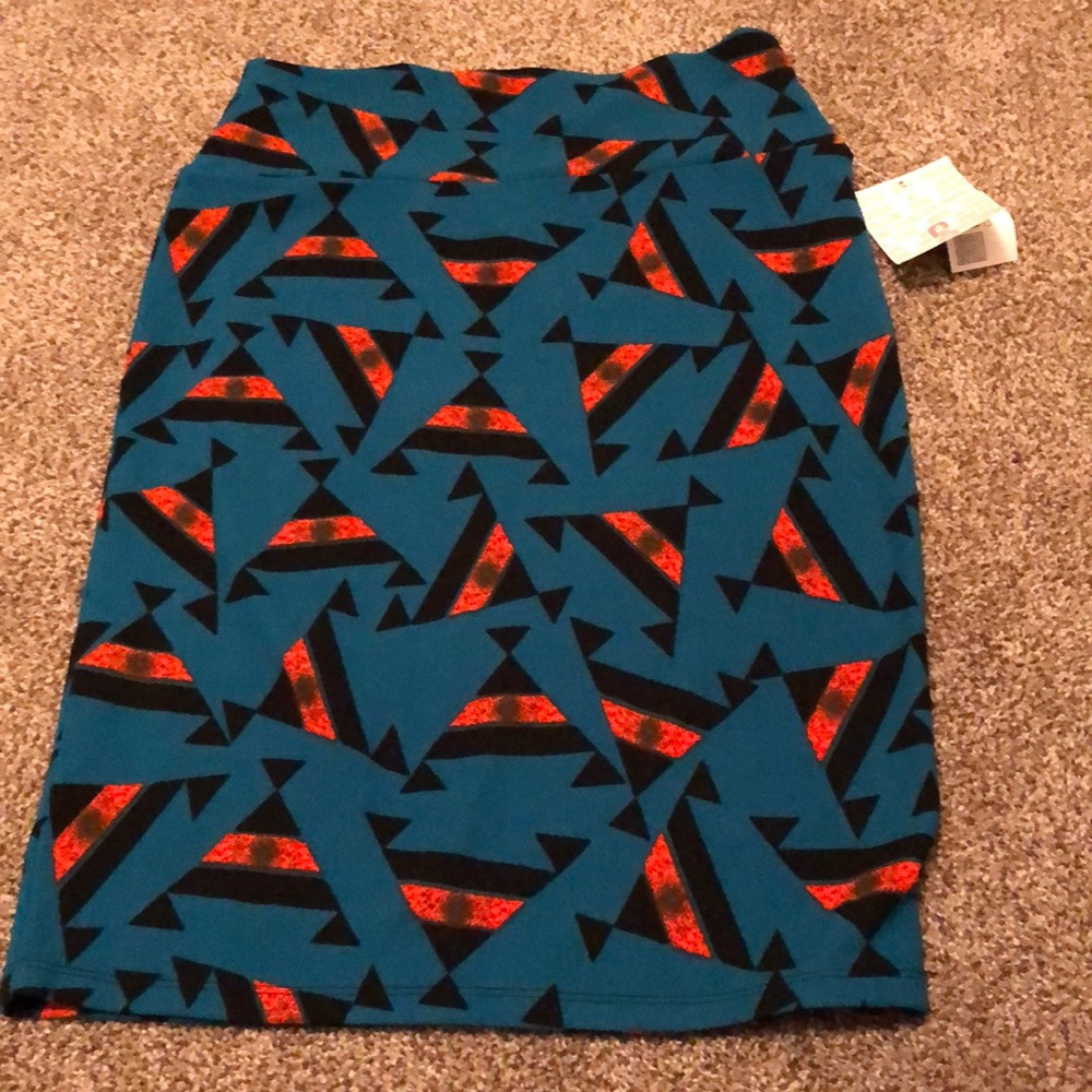Small Lularoe Cassie NWT - Picture 1 of 4
